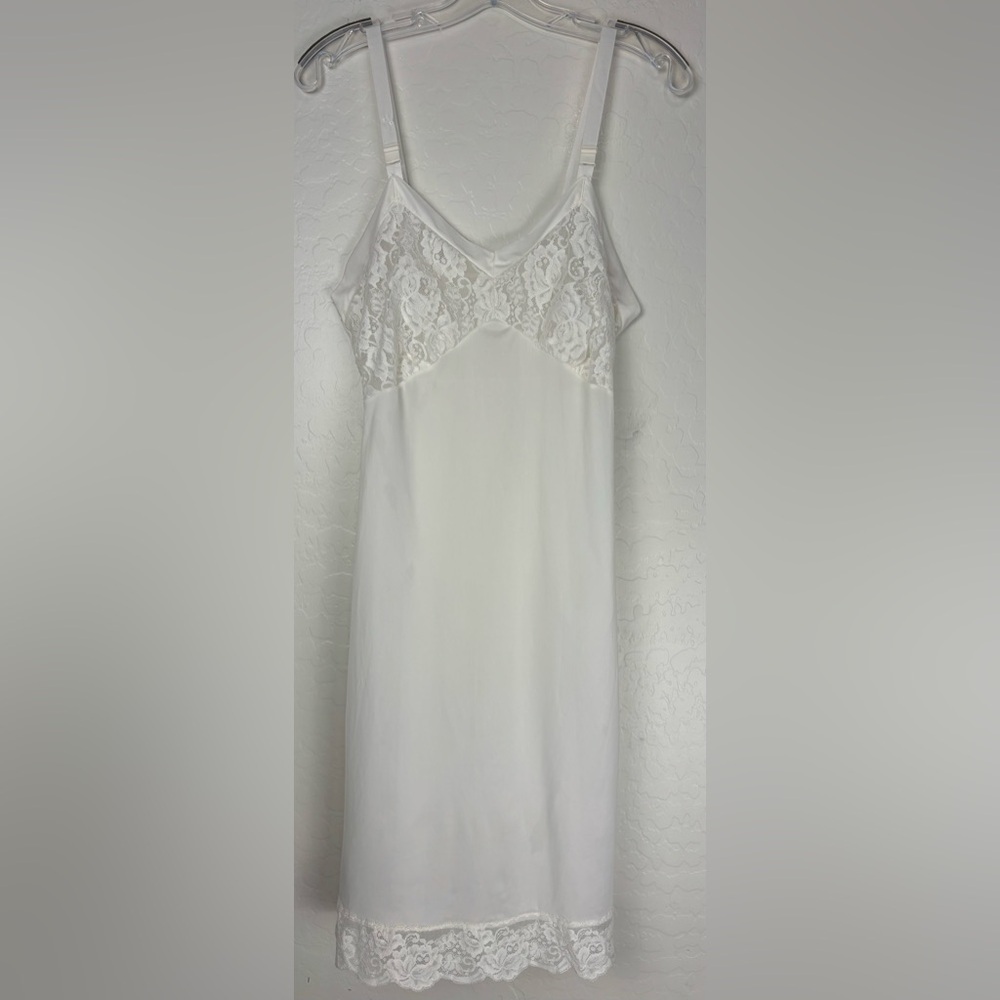 Western Maid‎ Vintage White Nylon Full Slip Lace Trim V-Neck Size 34/L 0414